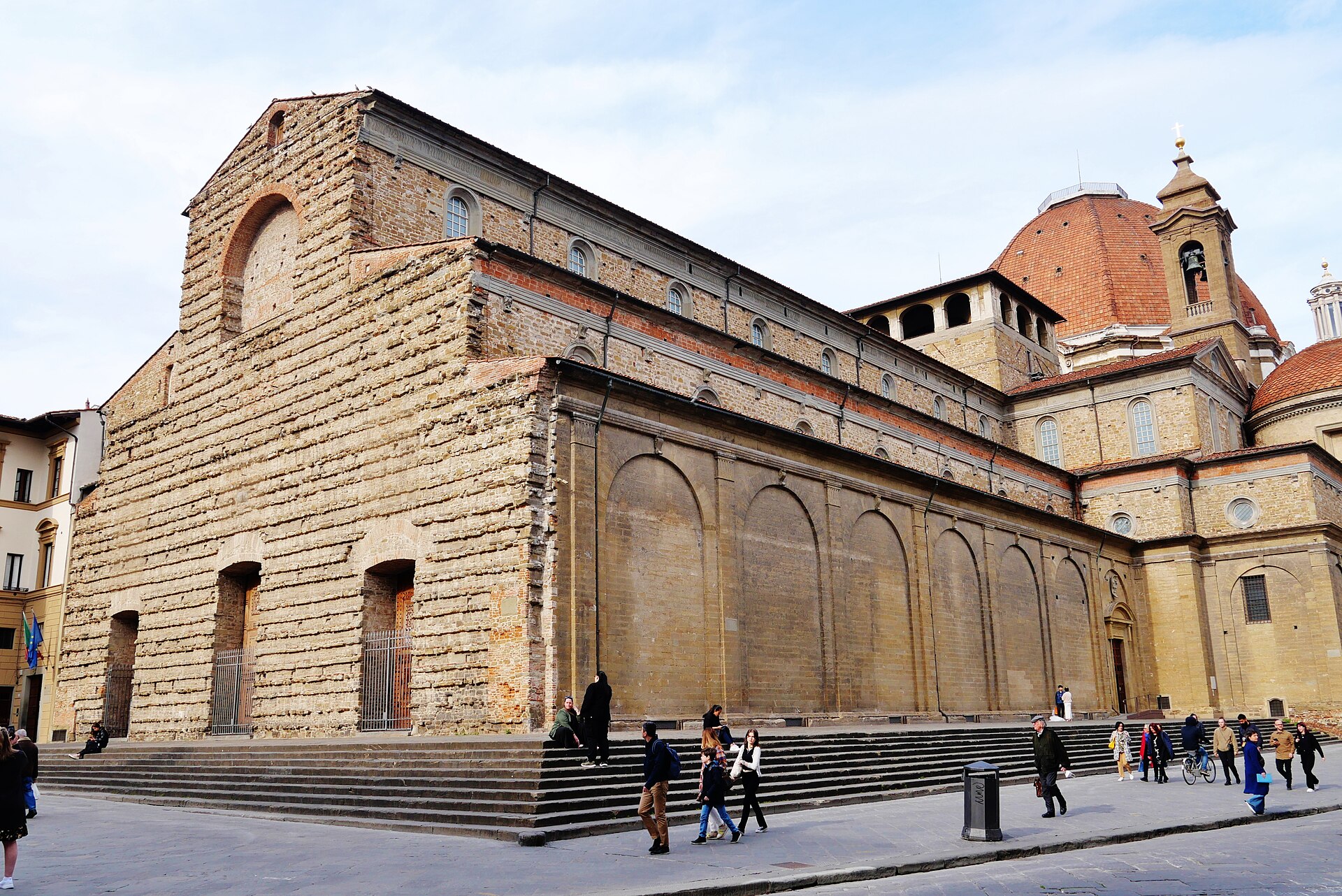 Il fianco nord della basilica